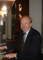 Roland Voit an der Orgel in der Lutherkirche, Hagen